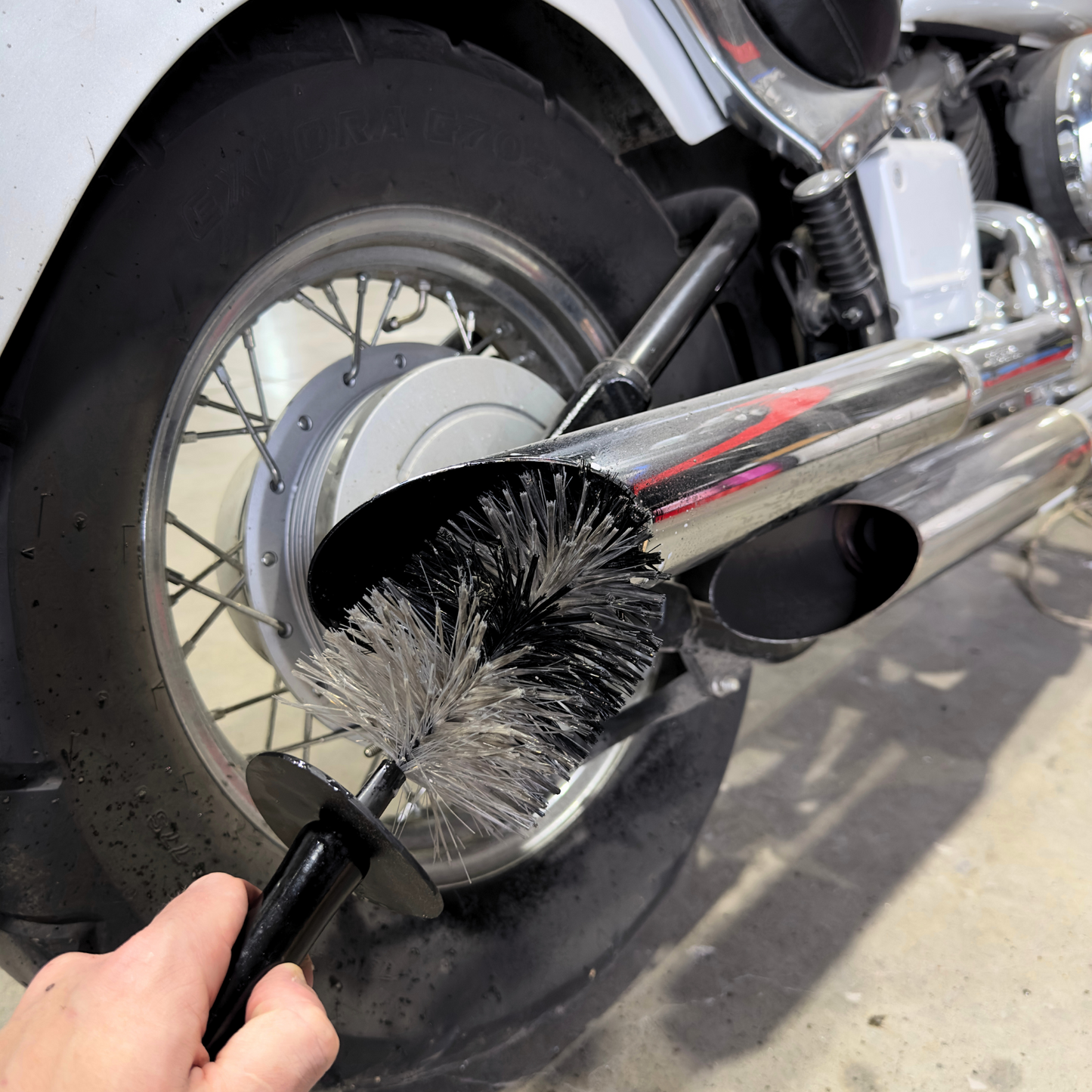 Skunk Tail - Wheel Brush
