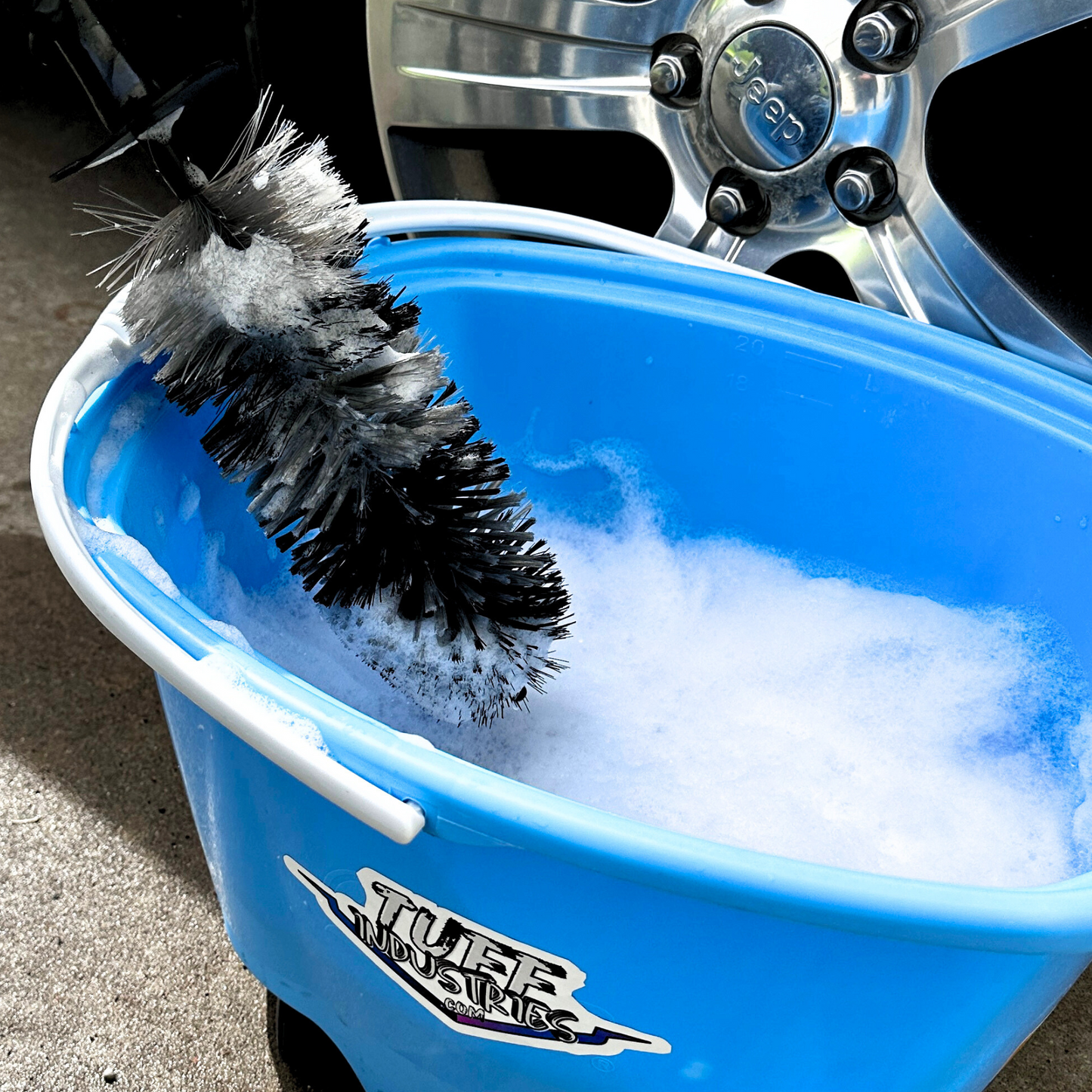 Skunk Tail - Wheel Brush