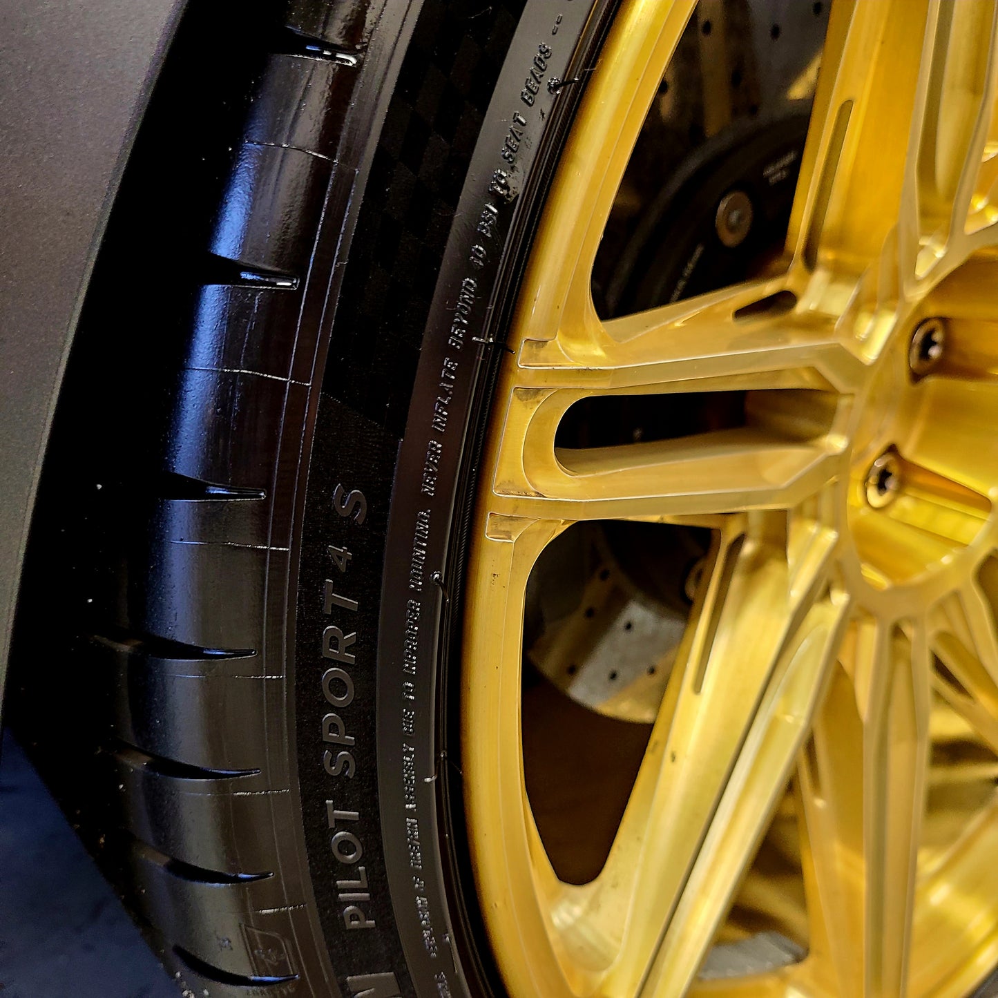 Tire Shine & Protectant - High Gloss